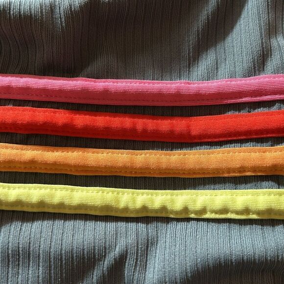 Rip curl 🏄🏻♀️🌊 Rainbow 🌈 Stripe One Piece Lined Swimsuit🩱Stays Put! - Picture 6 of 17